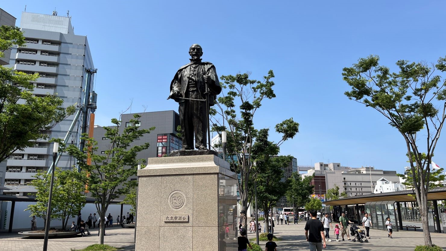 大分駅北口駅前の大友宗麟公像
