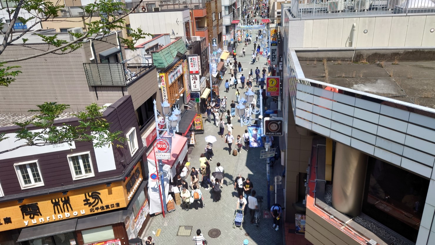 北千住駅東口前の様子