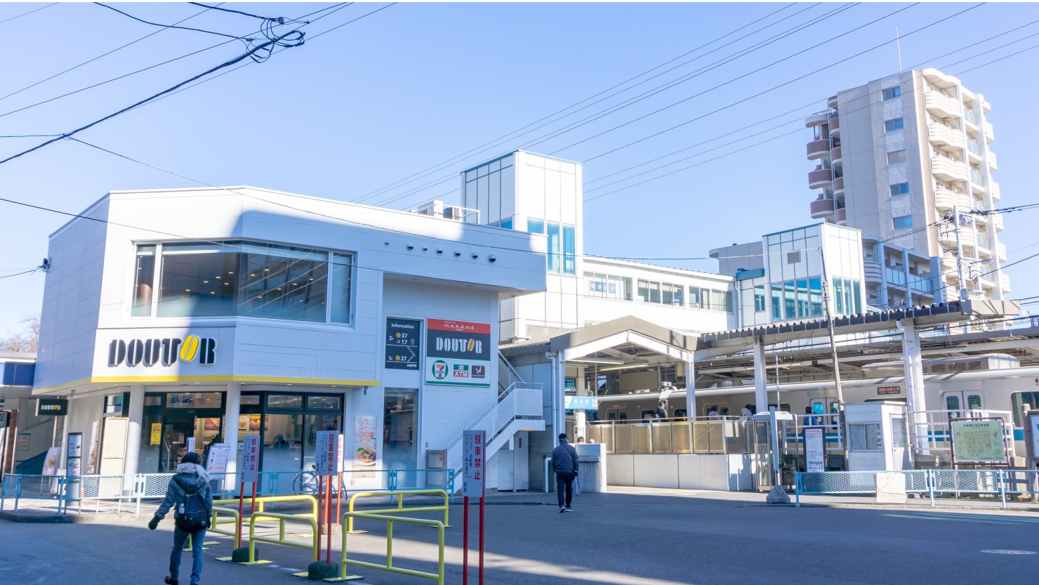 鶴間駅の駅前風景