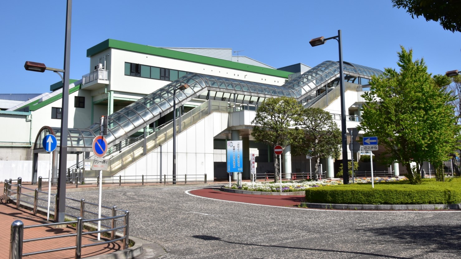 小田急線六会日大前駅西口ロータリー