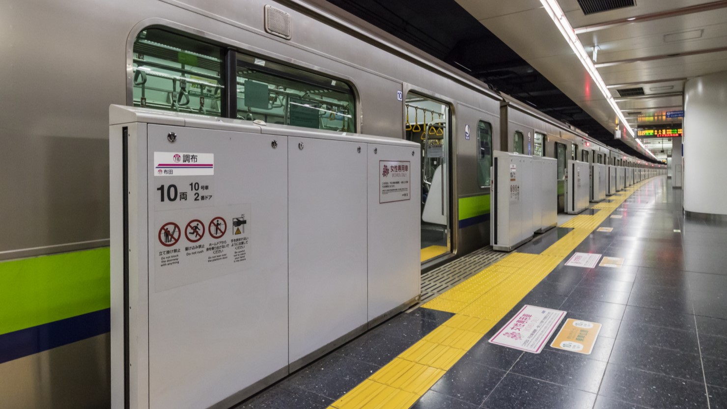 都営地下鉄新宿線のホーム