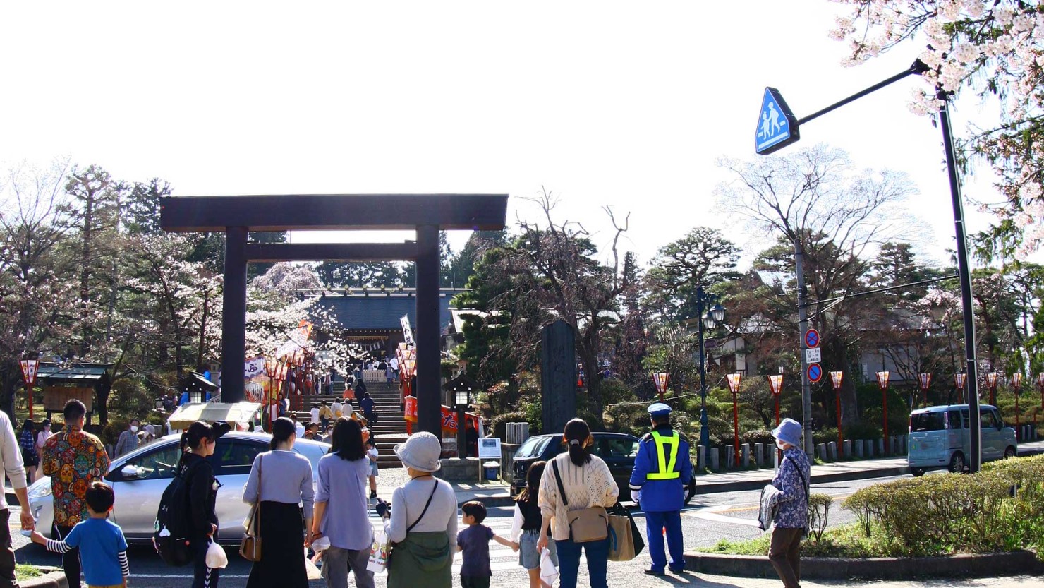 桜の季節は特に賑わう開成山大神宮