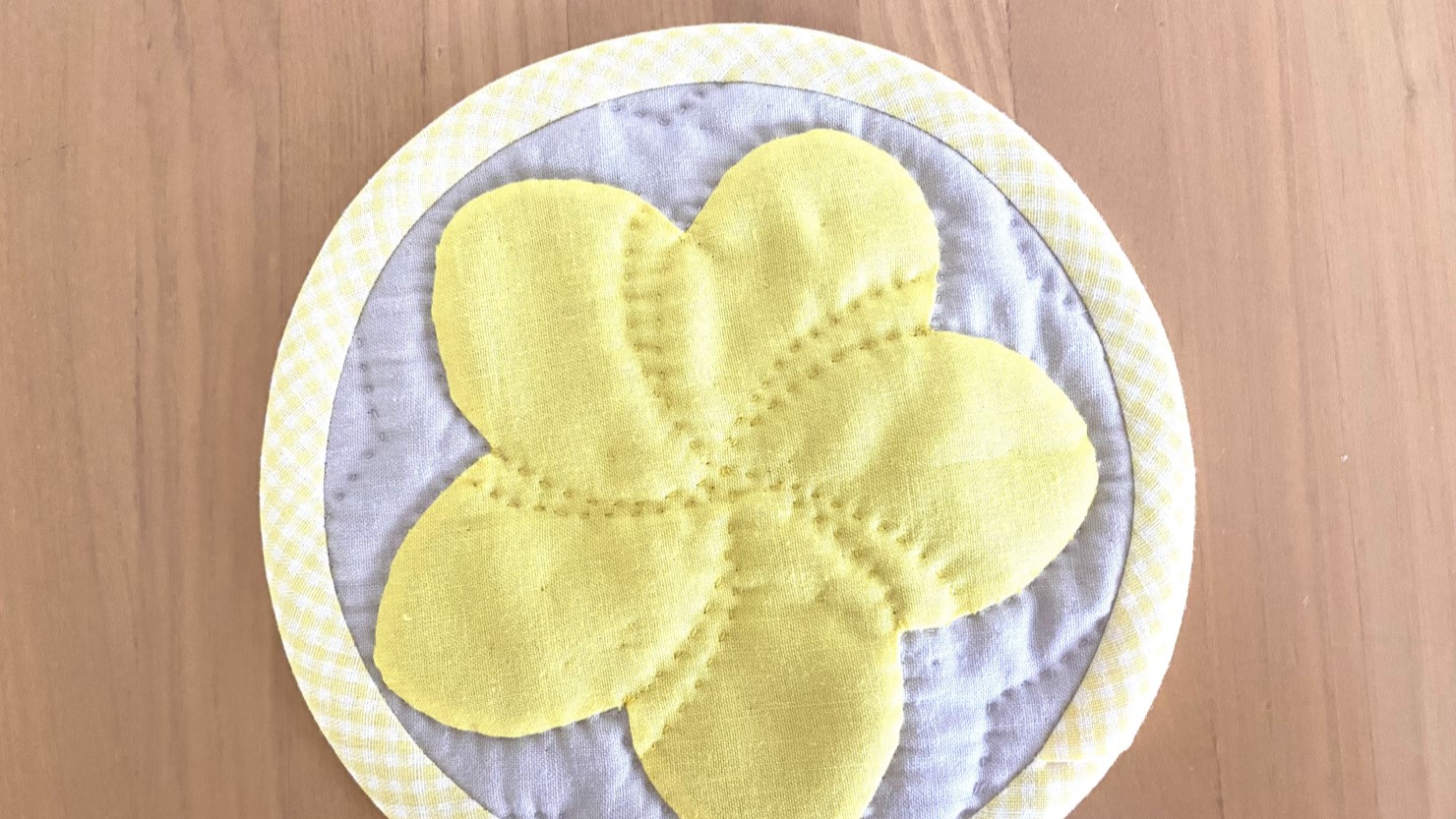 プルメリアデザインのハワイアンキルトのコースター