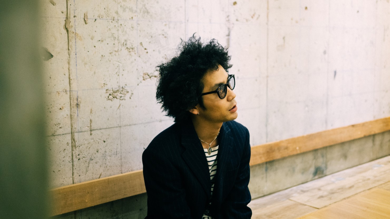 誕生日に変えたというヘアスタイル。テーマは「重力に逆らう」