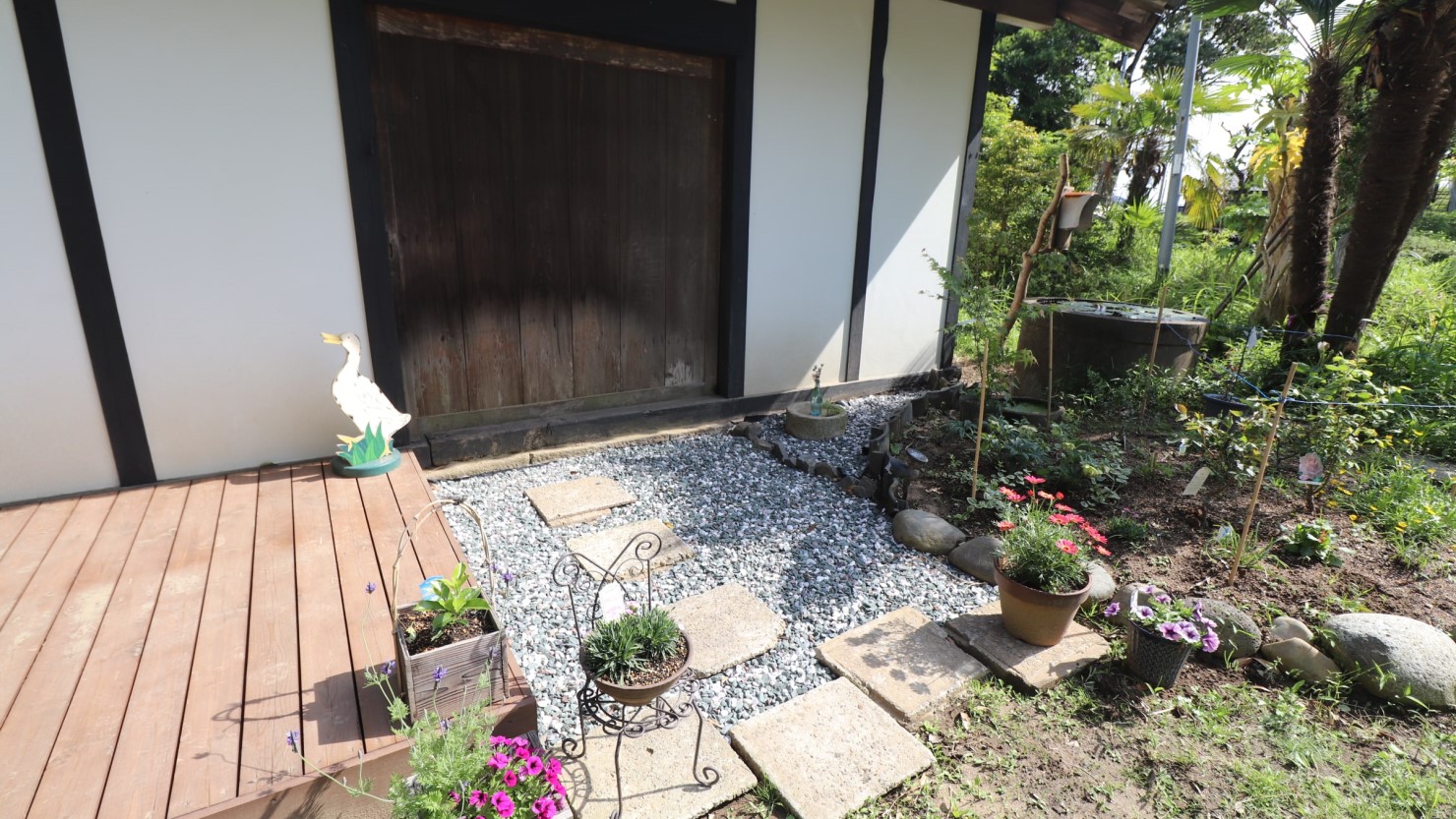 前庭とエントランスも整備した