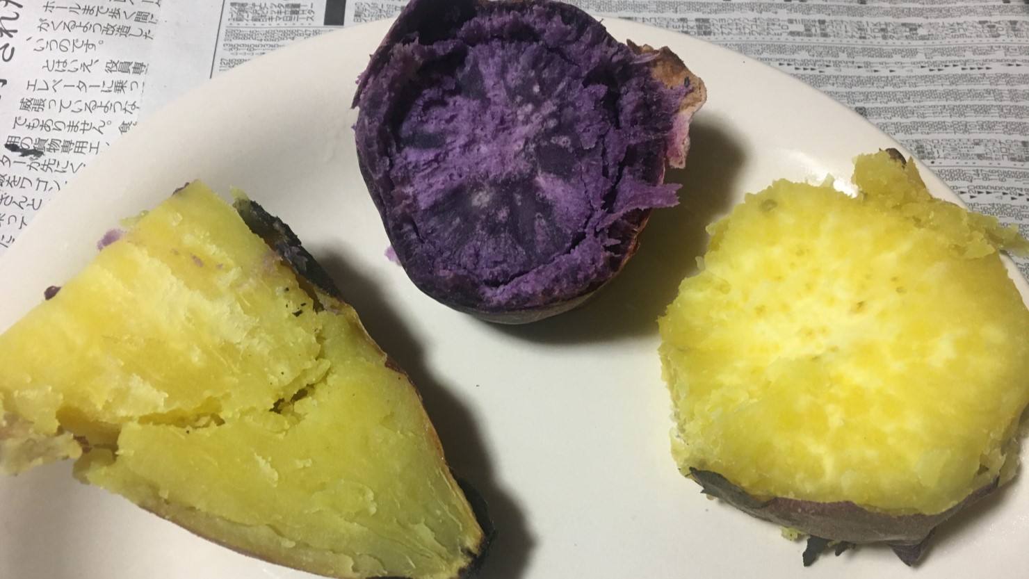 庭で焼いた色とりどりの焼き芋