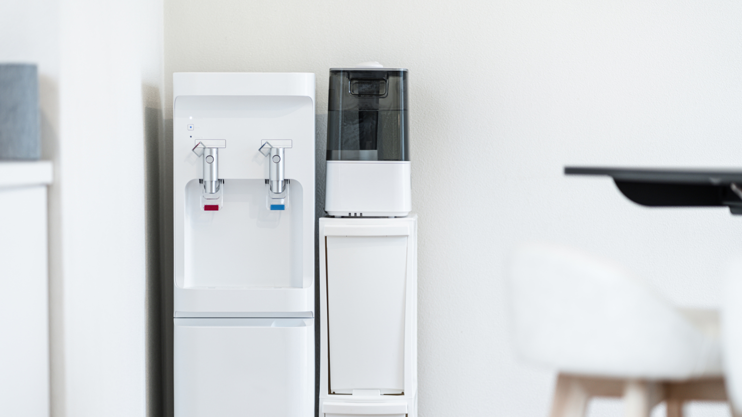 ウォーターサーバーには、宅配型、浄水型、水道直結型の3種類があります。この記事では主に宅配型を取り上げます。