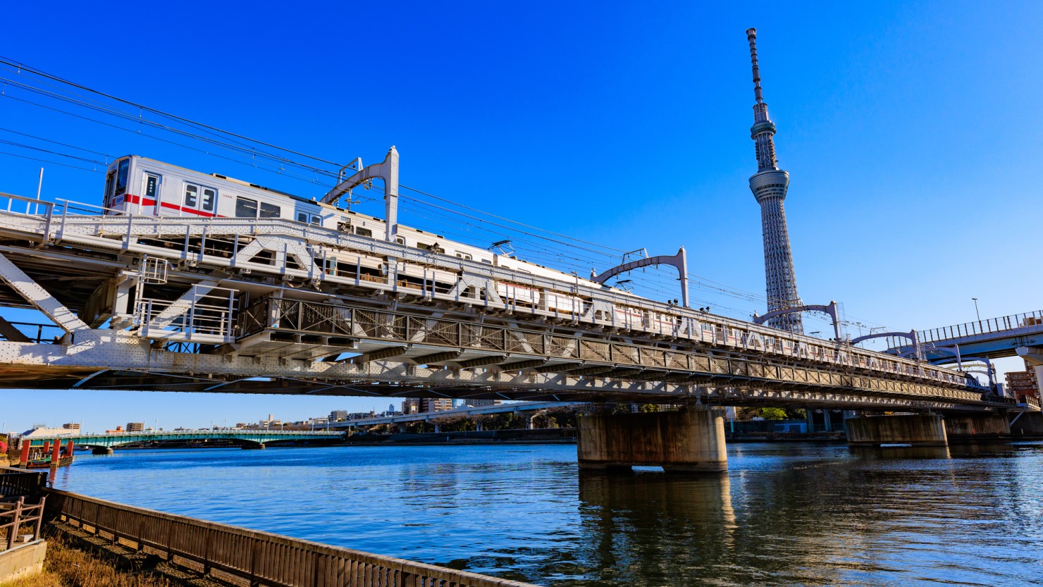 浅草駅に向かう列車