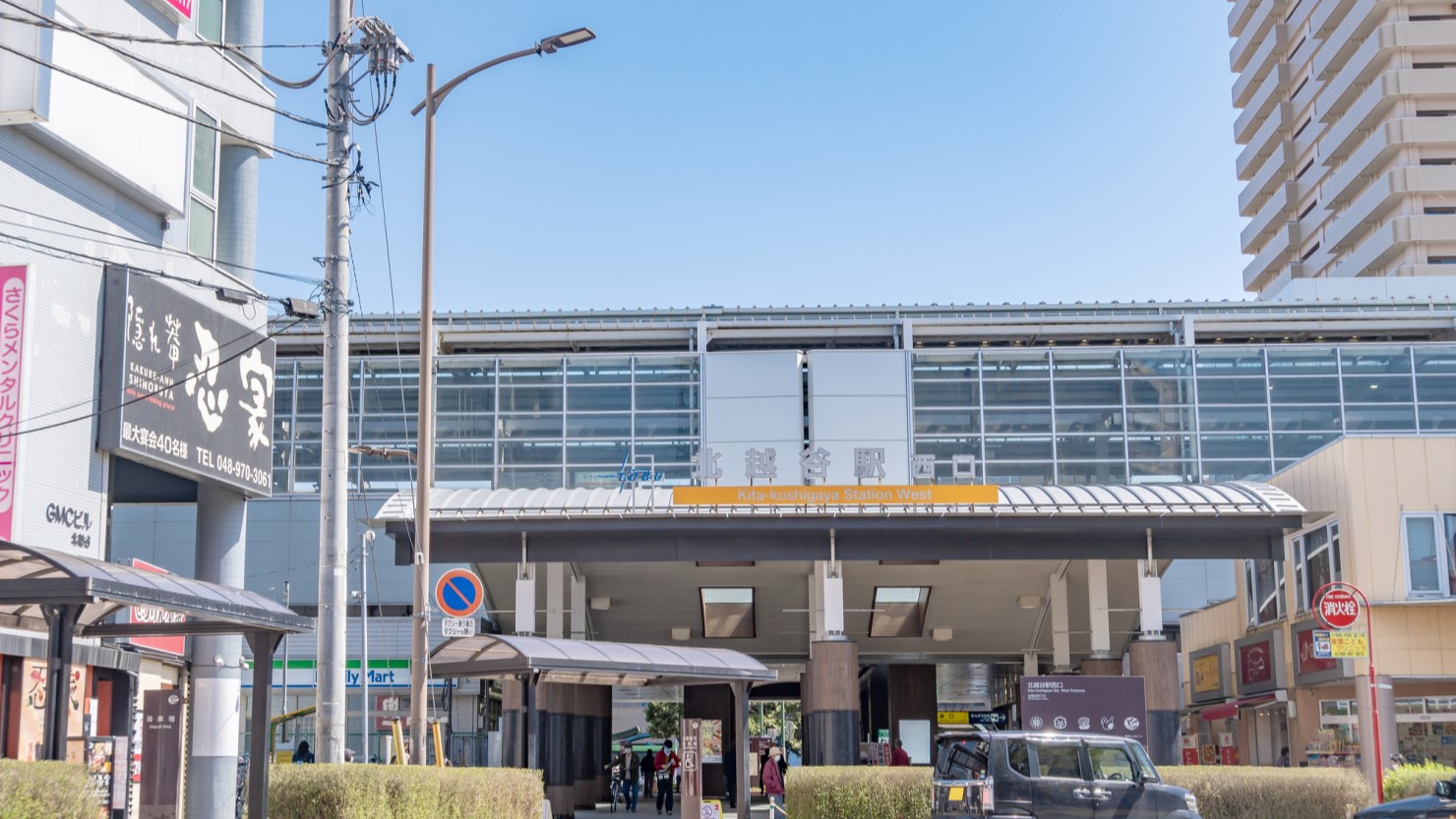 北越谷駅西口の様子