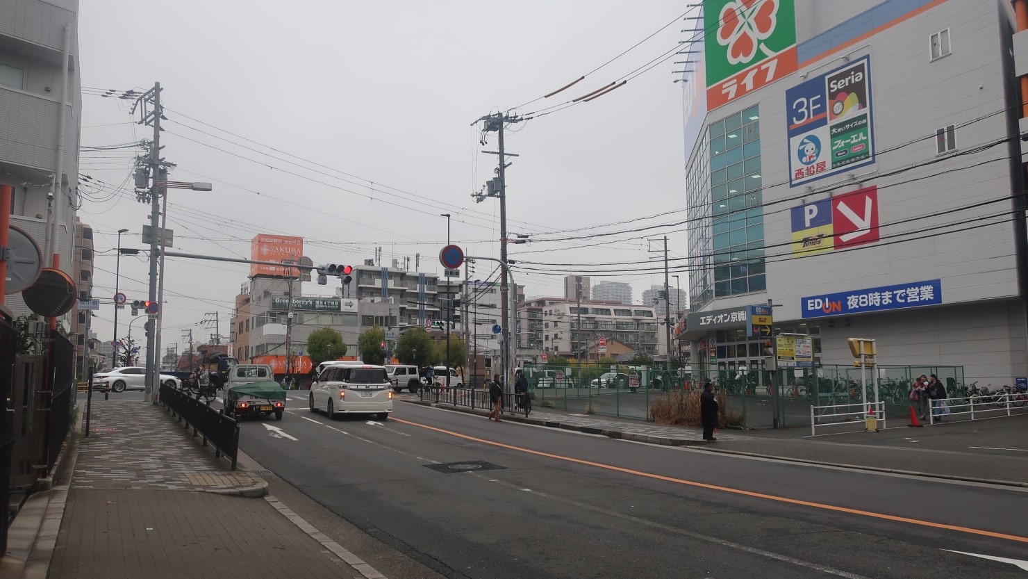 駅前からの商店街を抜けると生活地域としての京橋が広がります