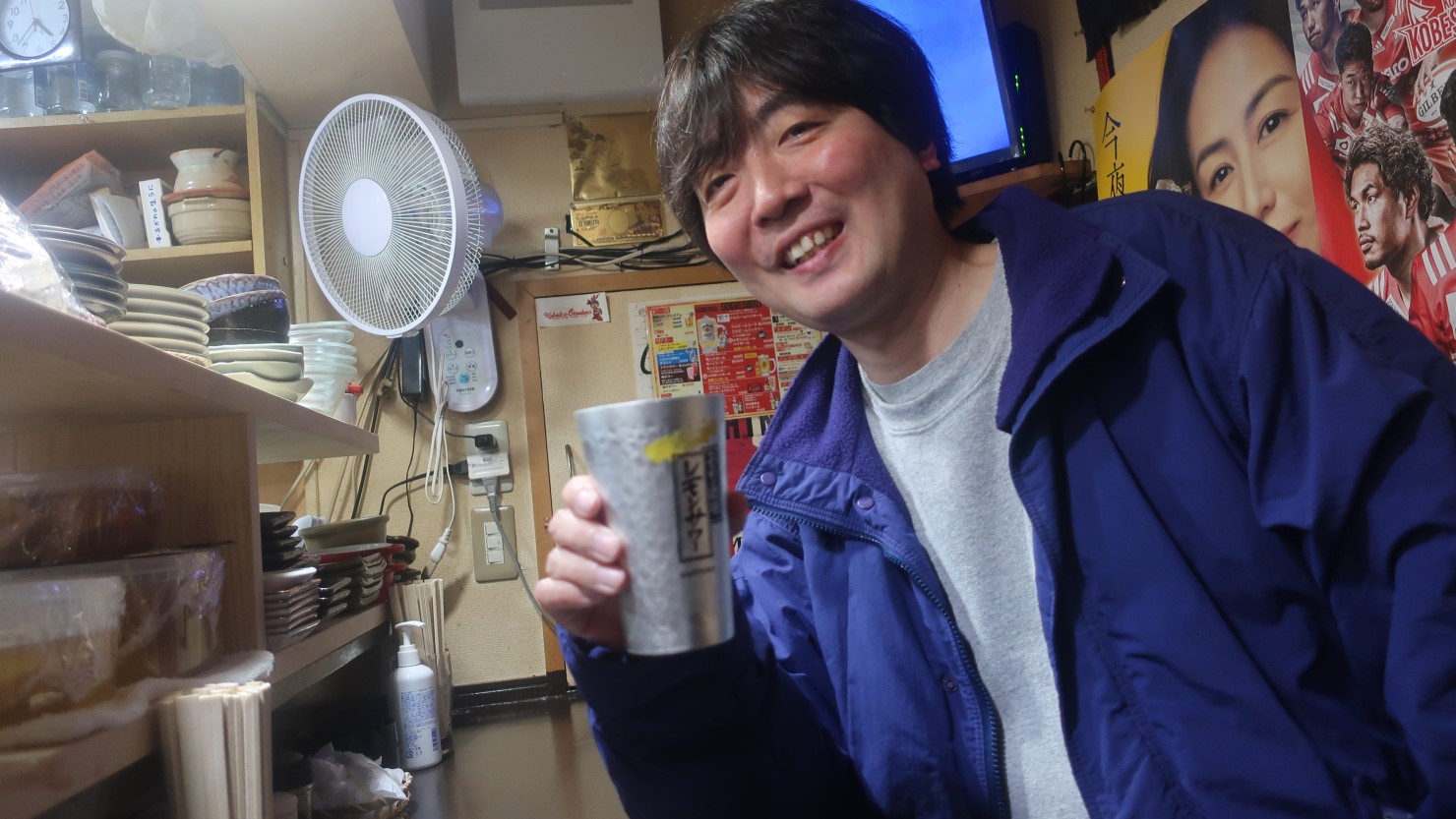 今回はあたりのお店を散策早々に引き寄せたスズキさん。満面お笑みで乾杯です