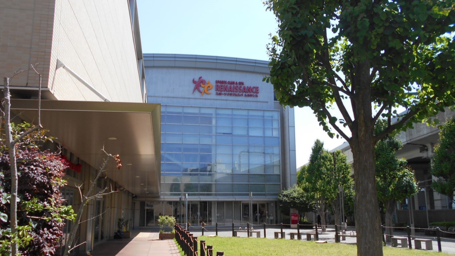 ルネサンス経堂前の広場