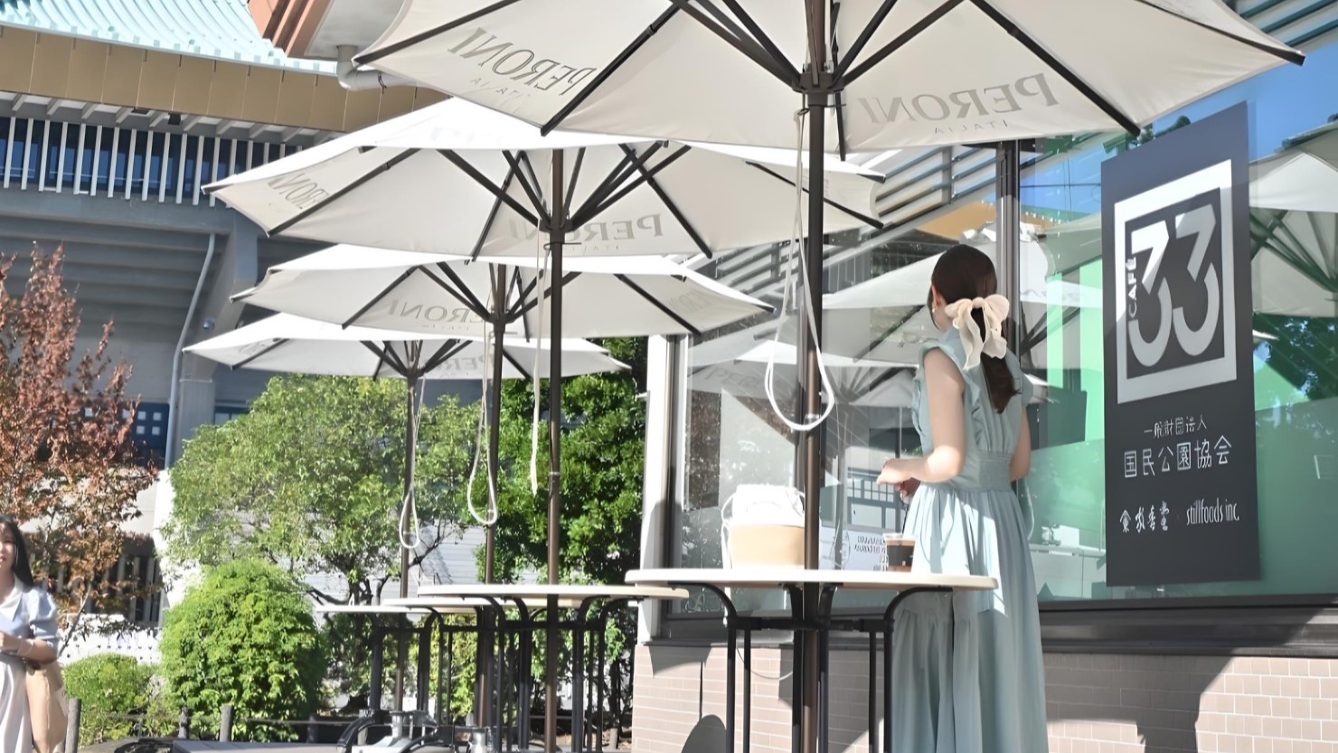 CAFÉ 33 のテラス席