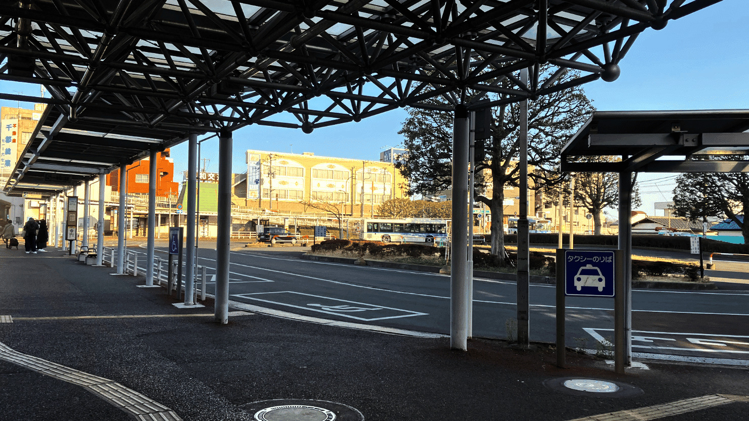 JR新検見川駅南口バスロータリー ⓒ ふわり