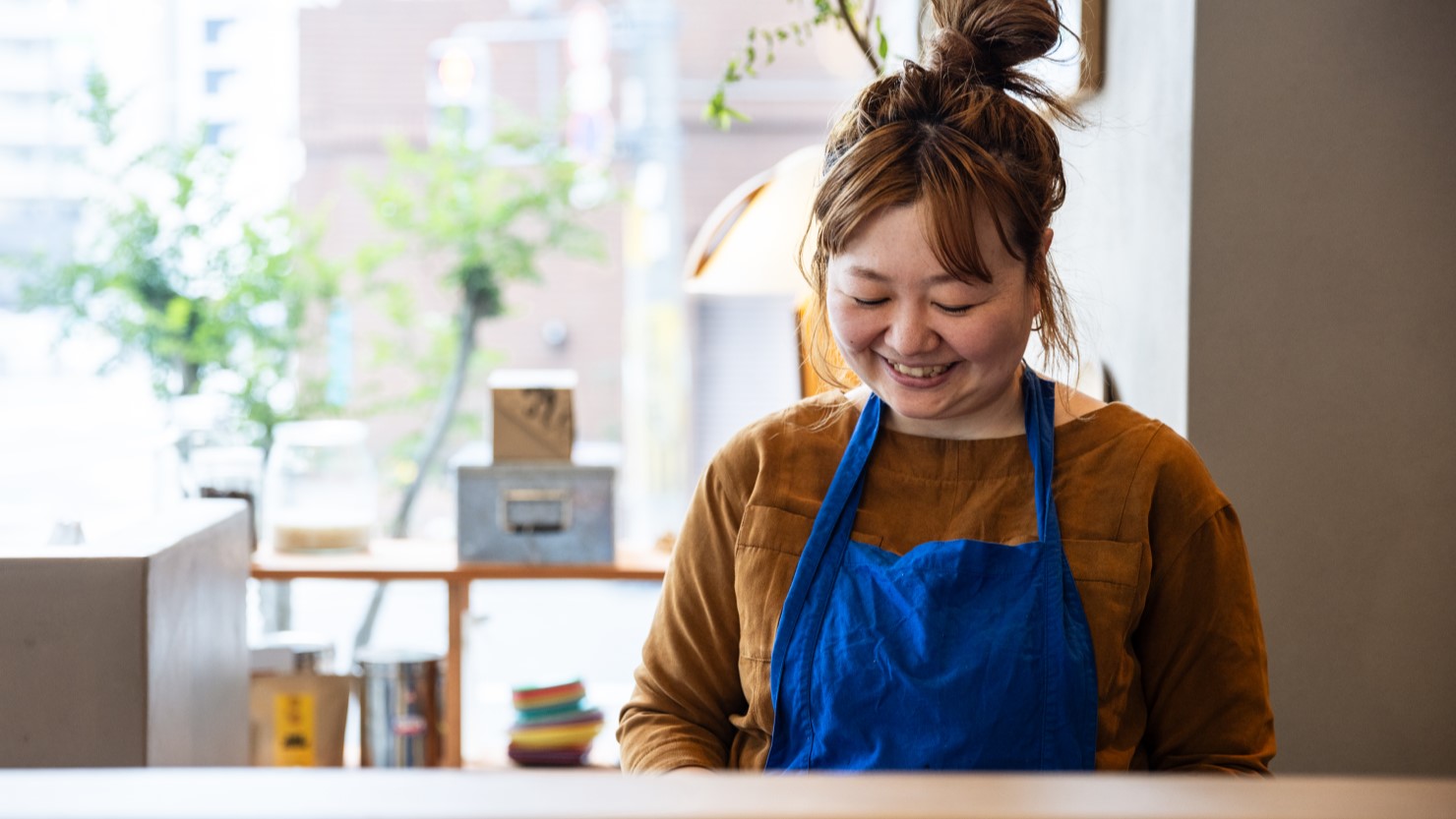 シェフの宮内さん。西岡さんと一緒に働く際に求めていた第一条件は勤務時間。「夜8時以降は働かず、やらせてもらってま〜す」