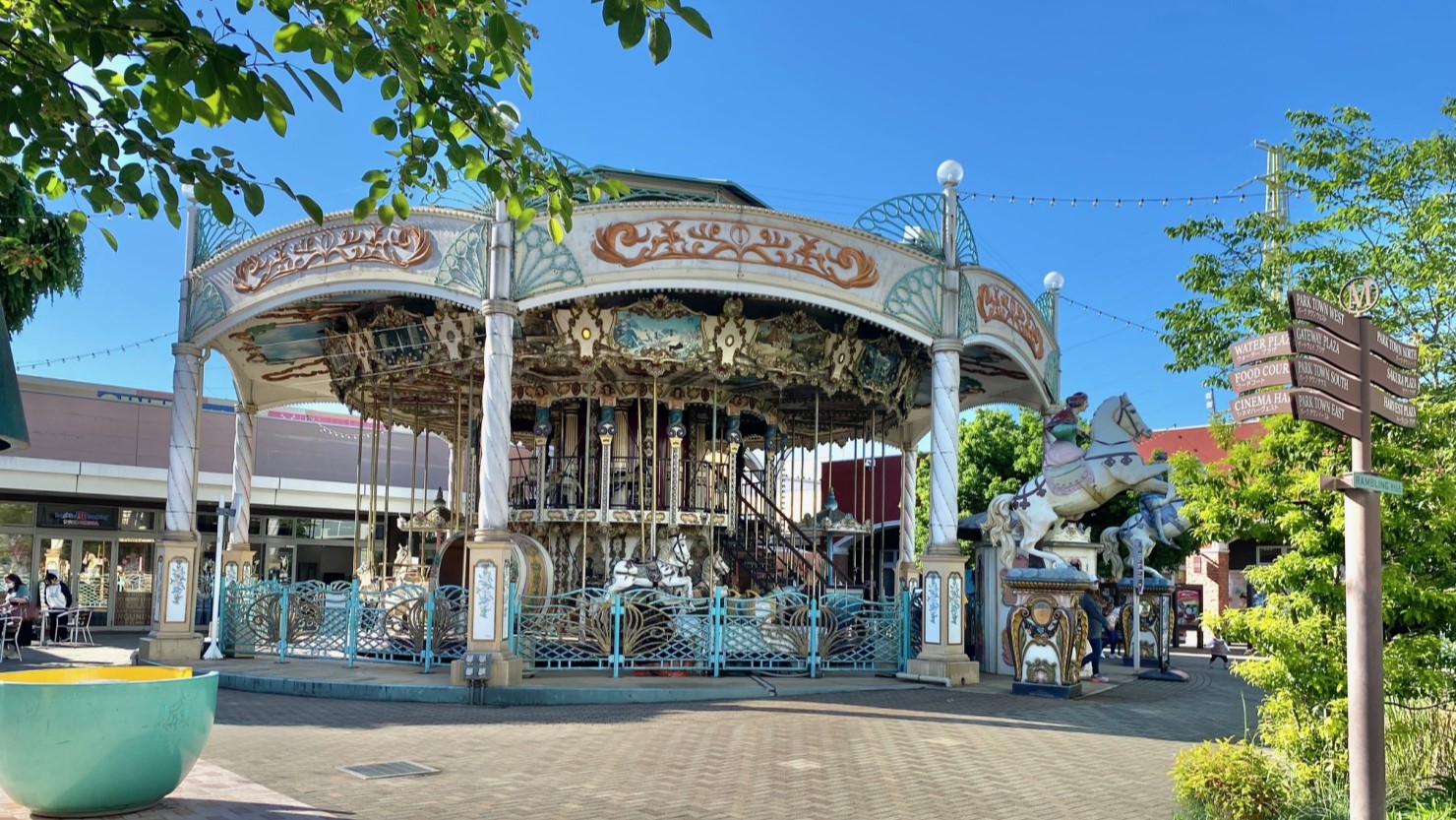 おやまゆうえんハーヴェストウォーク内のメリーゴーランド