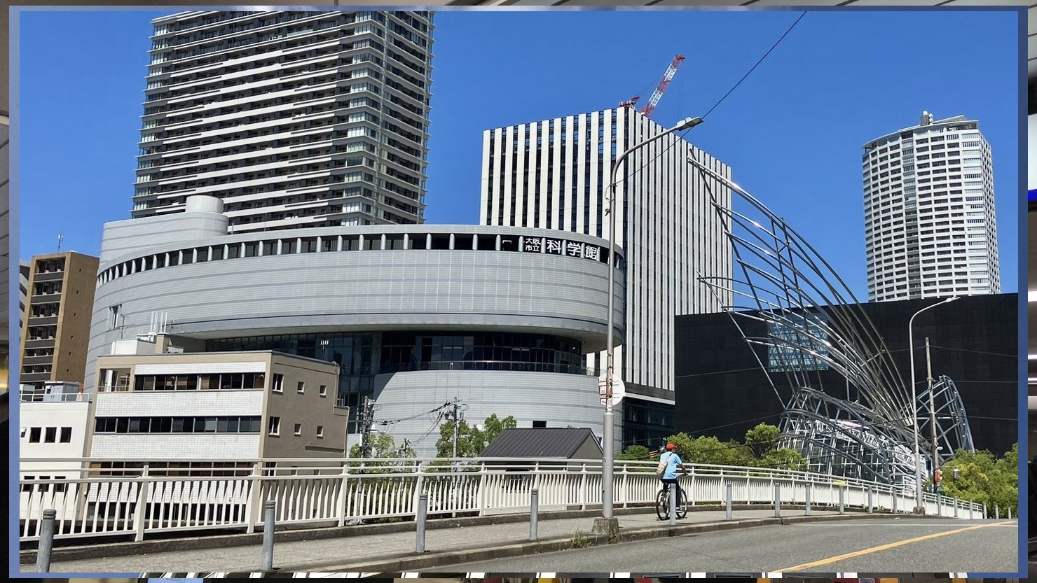 淀屋橋から徒歩圏内にある美術館と科学館。週末は家族や学生、美術好きで賑わいます