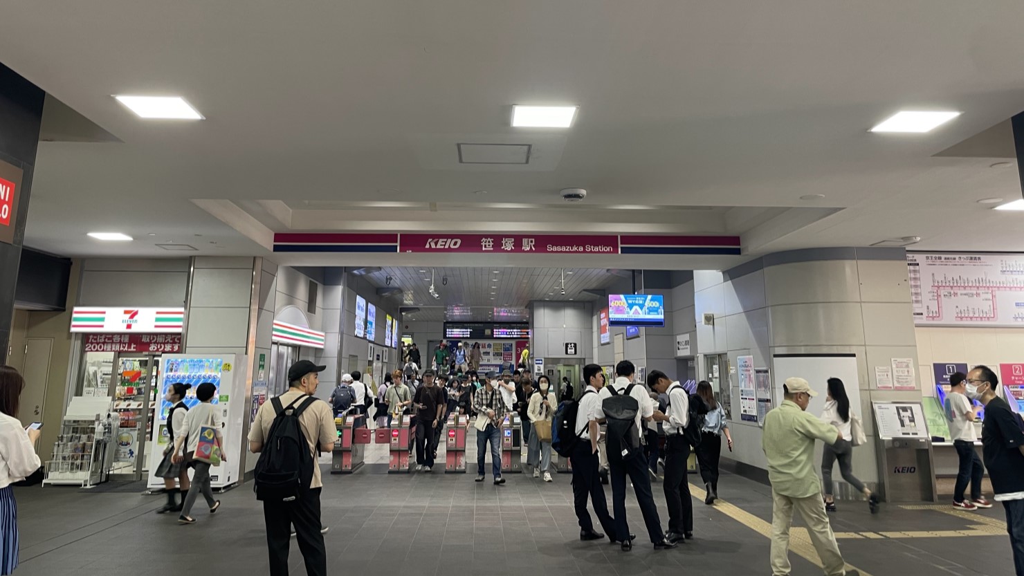 京王線笹塚駅改札