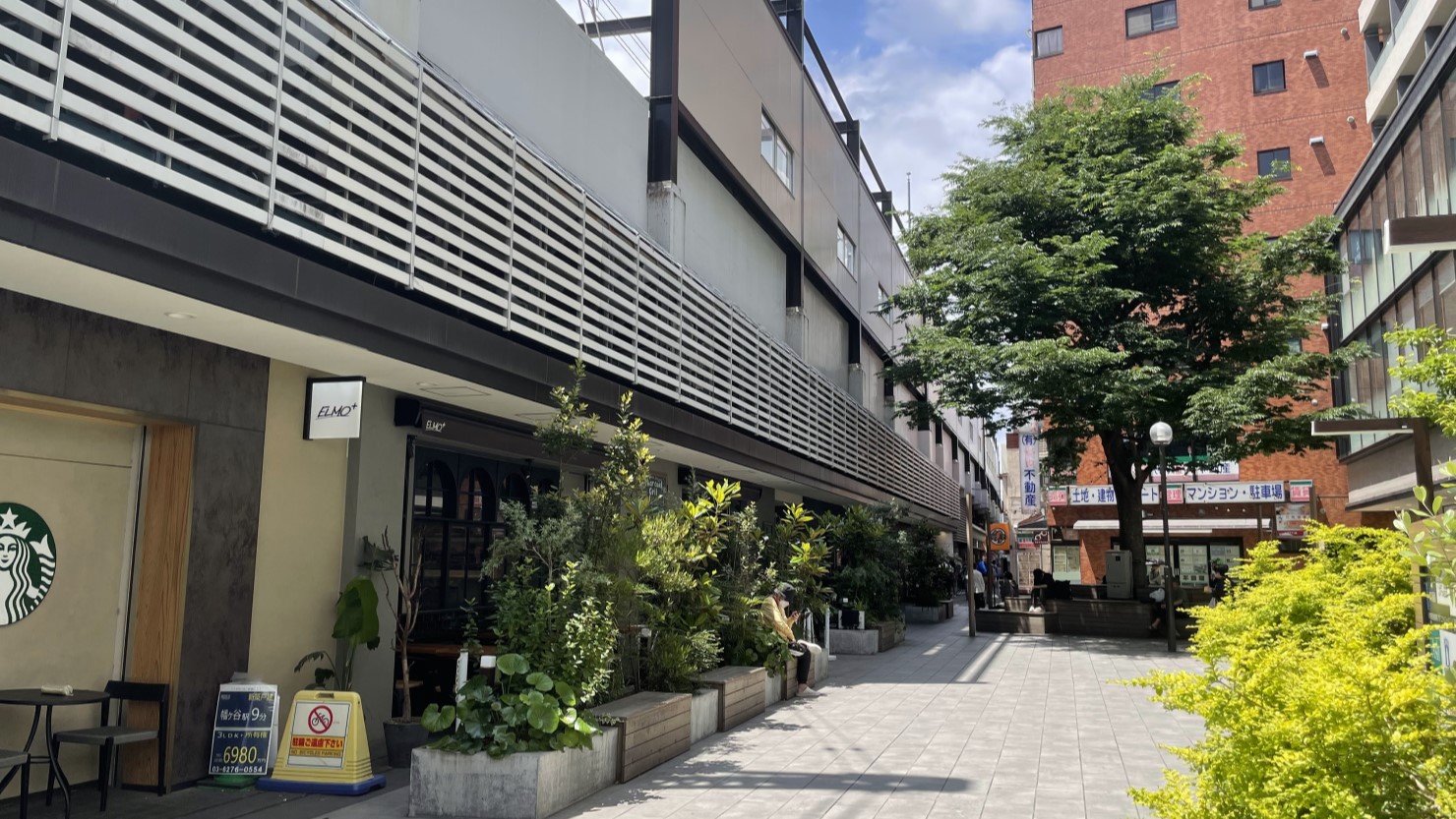 笹塚駅　けやき広場（改札を出て北側）