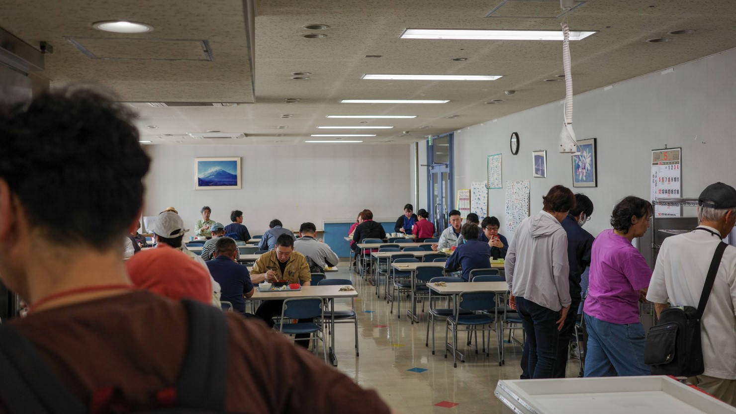 「神戸市中央卸売市場 東部市場」のレトロ感あふれる売店を巡ってから、場内の食堂へ