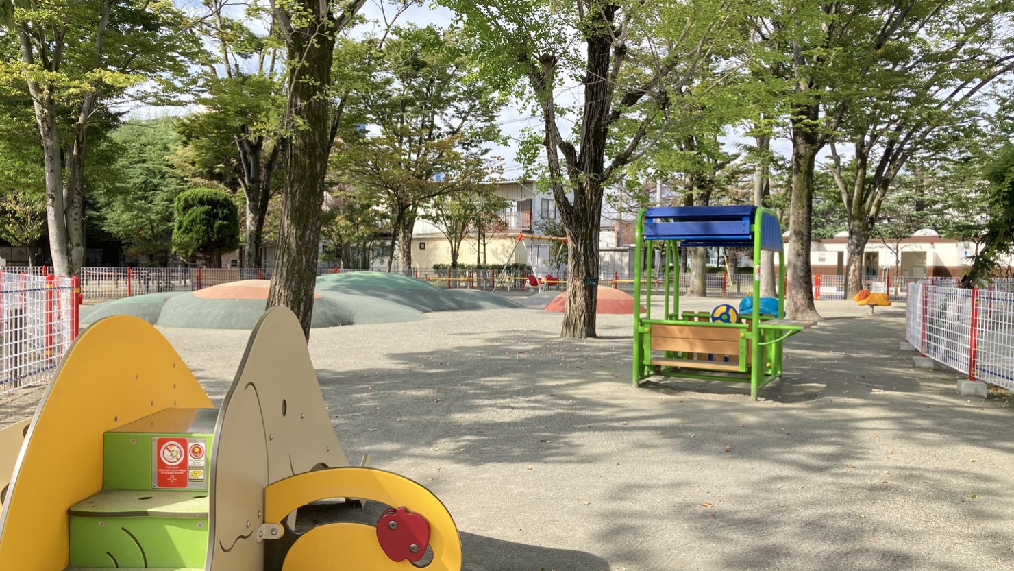 年齢に合わせた遊具で安心して遊べる