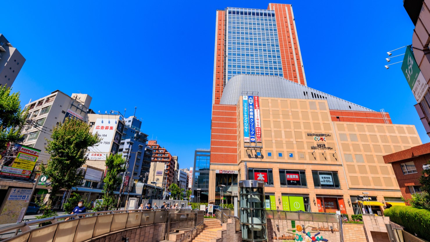 キャロットタワーから三軒茶屋駅に続く階段前