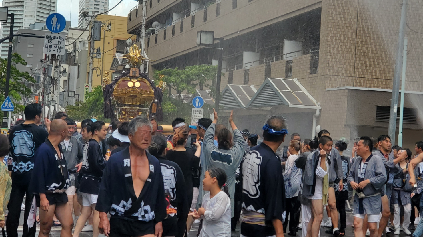 月島の住吉神社例大祭（水掛け祭り）