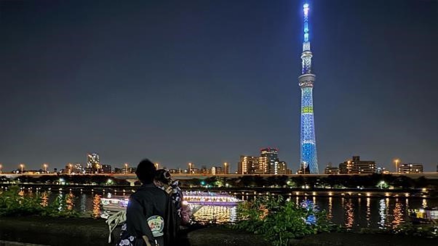 東京スカイツリー®と隅田川の夜景　© 鈴木博美