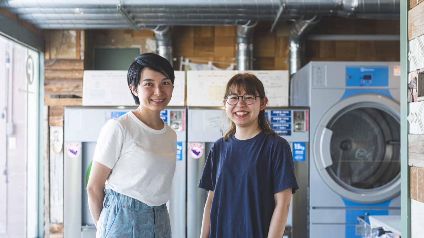 オーナーの大和夏花さん（左）と店長の田中くるみさん（右）。大和さんが飼っていた犬の名前と田中さんの名前が同じで、不思議な縁を感じたそう