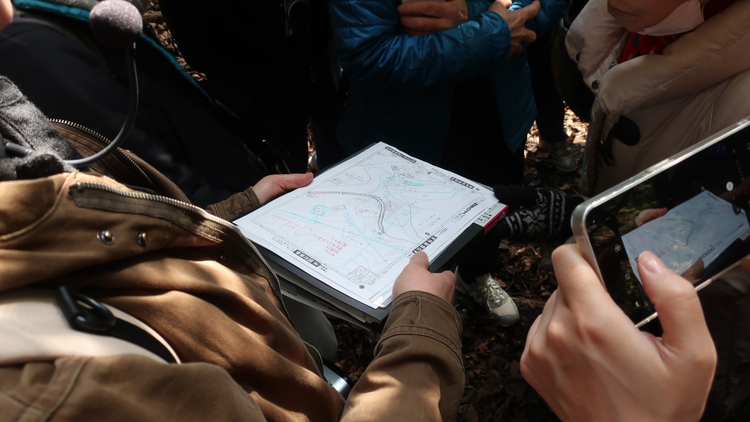 ゼンリンは地図情報の調査・制作・販売を行う企業。所蔵年度や地域は施設ごとに異なるが、図書館で地域ごとの住宅地図を閲覧することができる