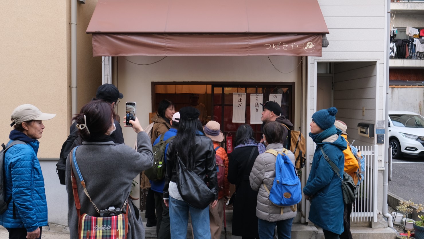 今回のまち探訪の最後に訪れた和菓子屋「つばきや」。案内人の野口さんが絶賛するあんこは売り切れだったので、また山本通を歩いてから立ち寄りたい