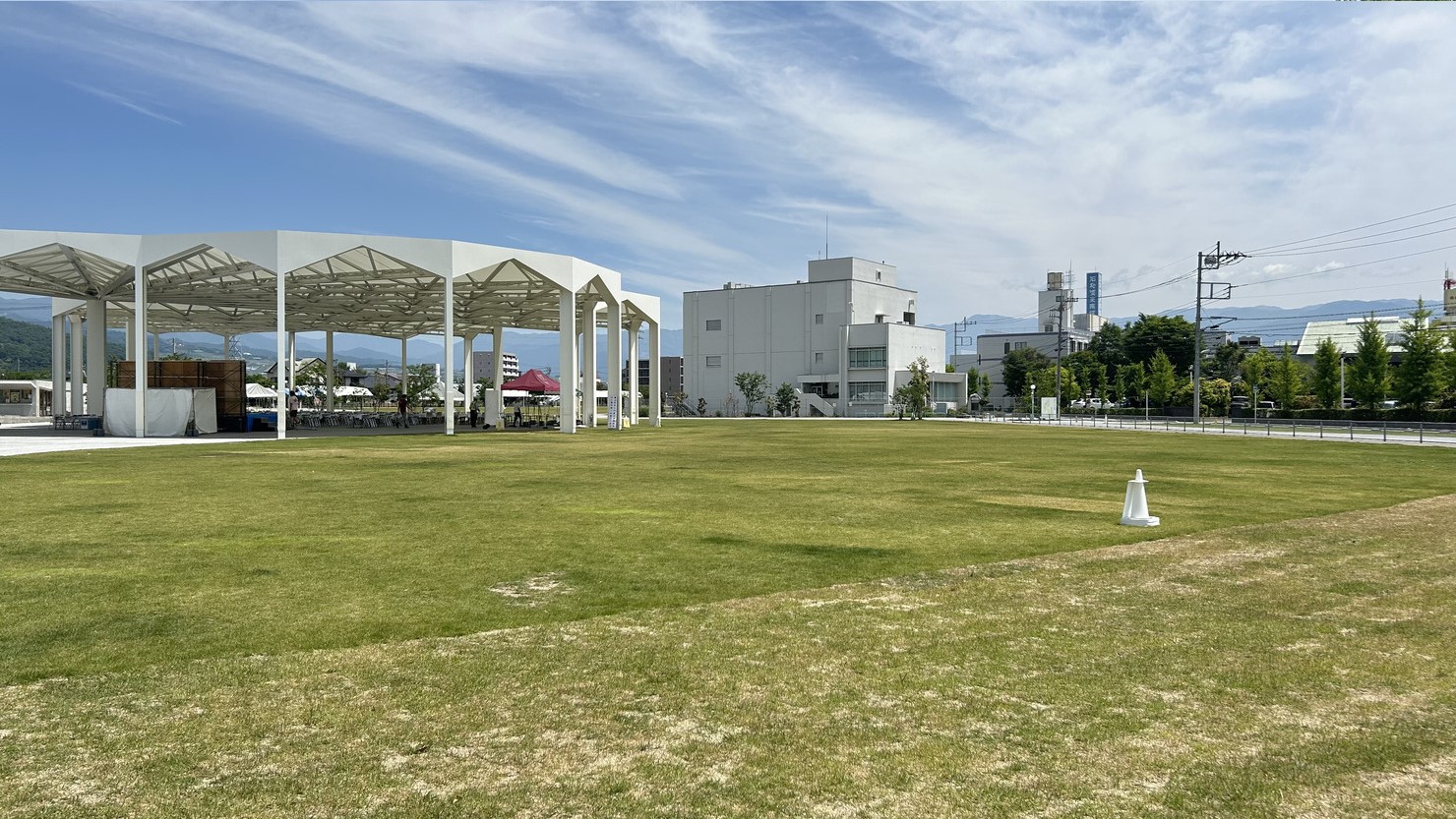 広いスペースと屋根を活かしさまざまなイベントが行われる