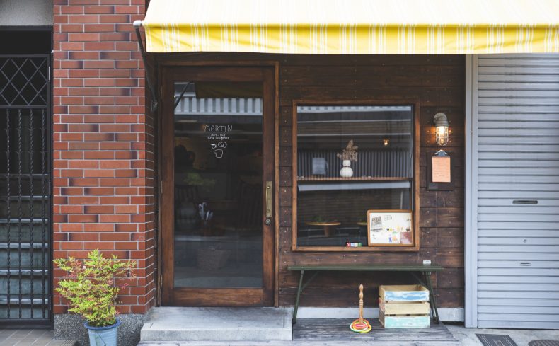 京都・神宮丸太町、名店の跡地にたたずむアメリカンなカフェ&ダイニング「MARTIN」