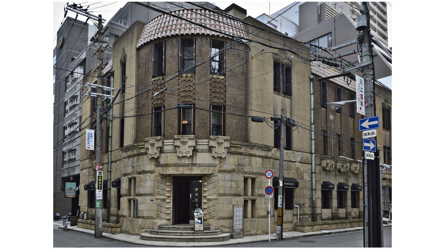 1927年に誕生した芝川ビルも国登録有形文化財。現在は地下1階から地上3階までさまざまなショップが入店し、4階はレンタルスペースとして利用されている