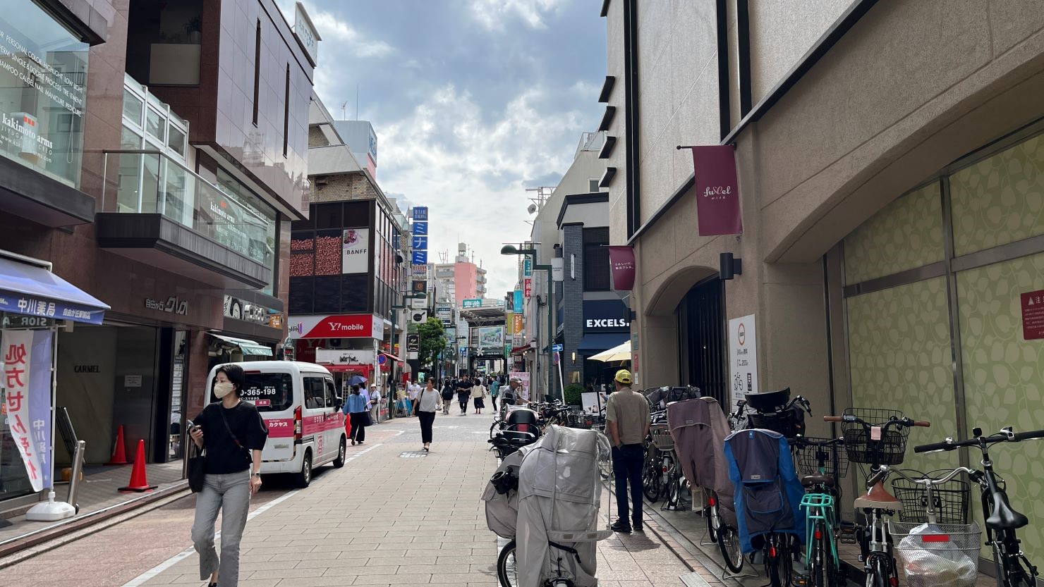 自由が丘駅 南口を出て目の前のマリ・クレール通り