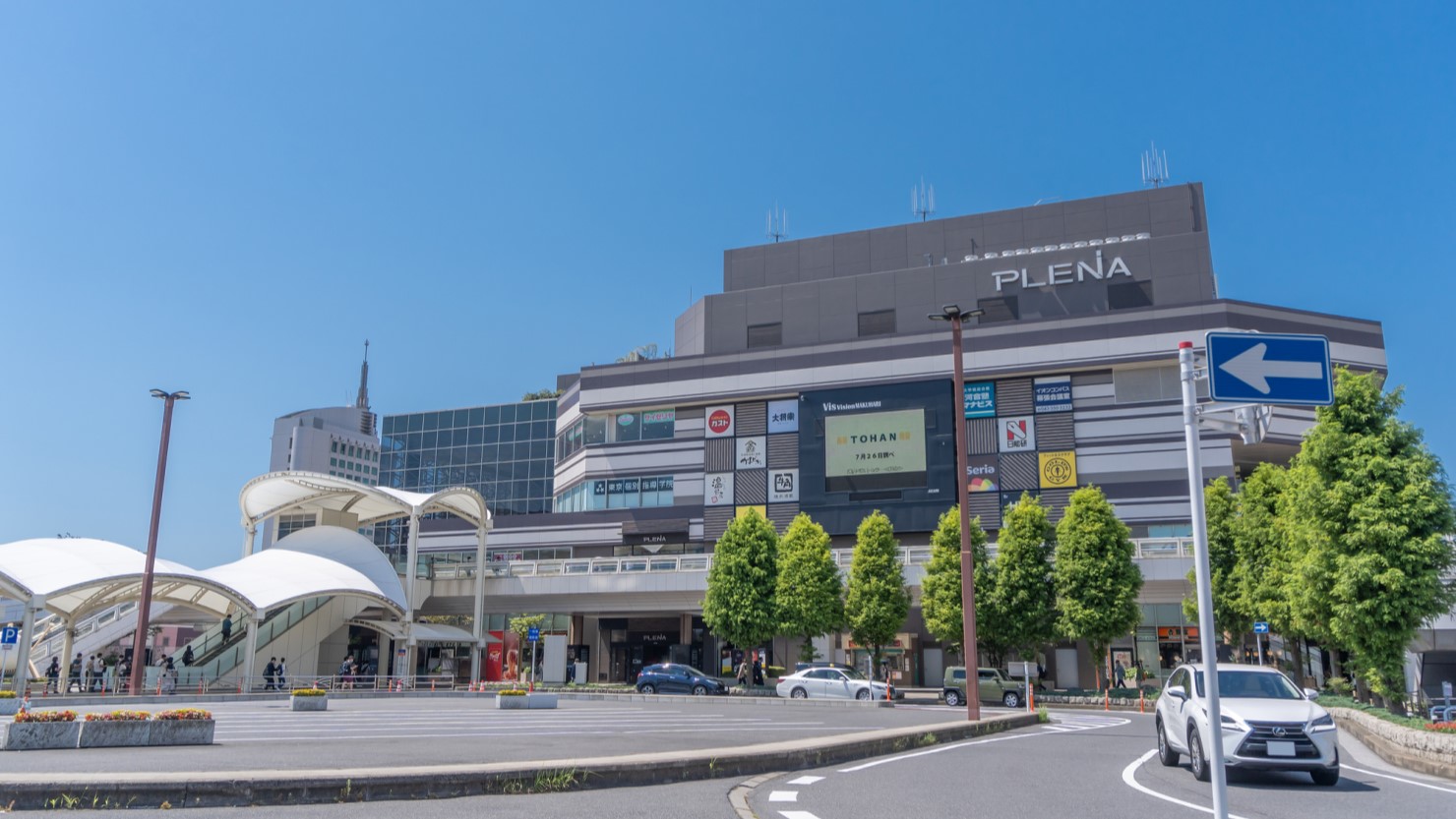 商業施設が立ち並ぶ海浜幕張駅周辺