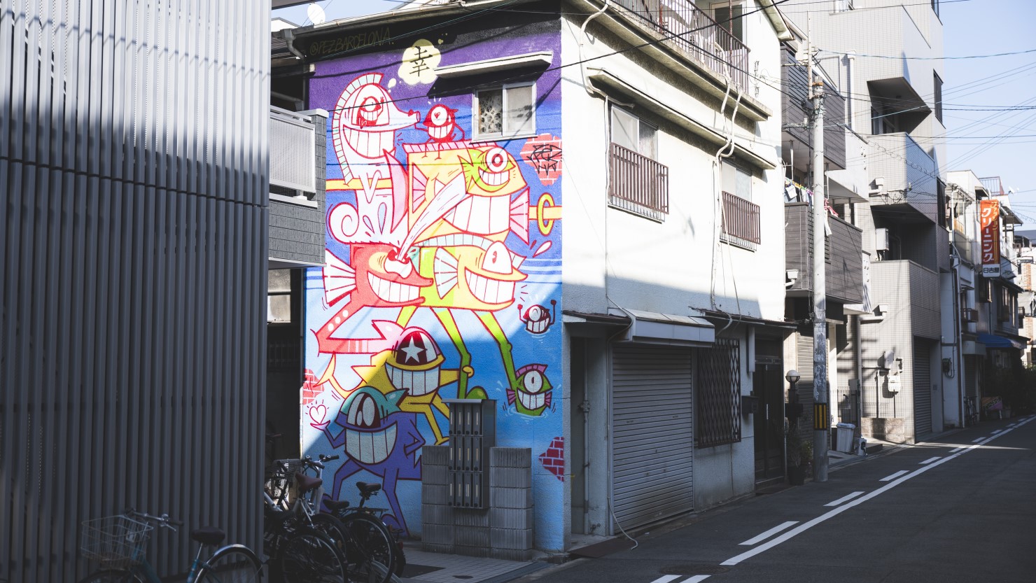 スペインの作家、ペズさんの作品。真ん中にあるポストの裏にメッセージが書かれている。訪れる機会があったらぜひご覧ください