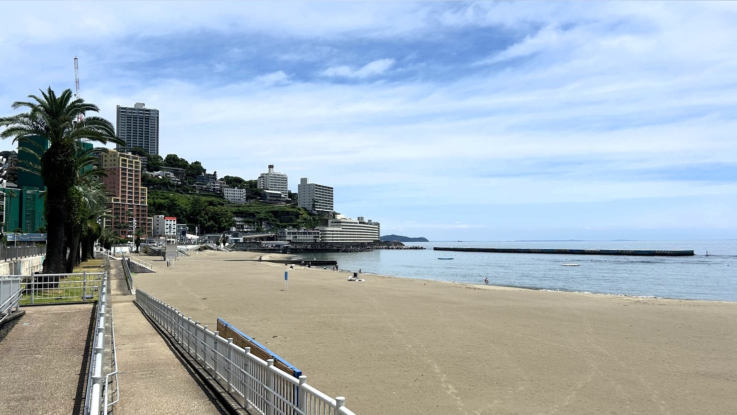 南国の雰囲気を感じる熱海サンビーチ