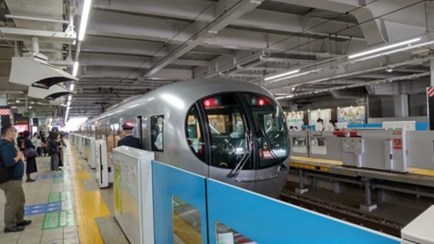 所沢駅のホーム　© 上条隼人