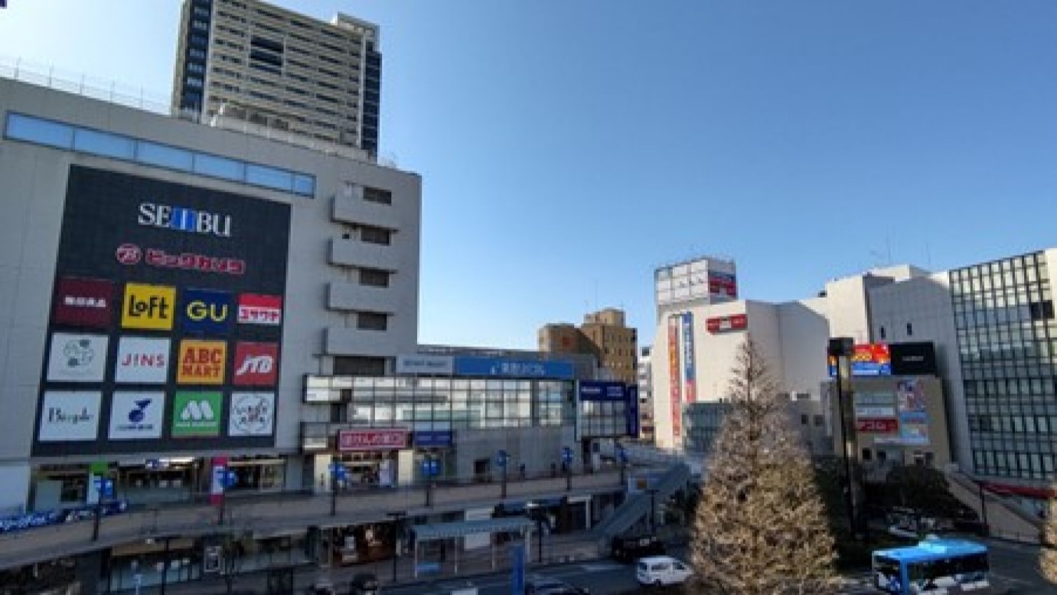 駅西口側にある商業施設西武所沢Ｓ.Ｃ. © 上条隼人