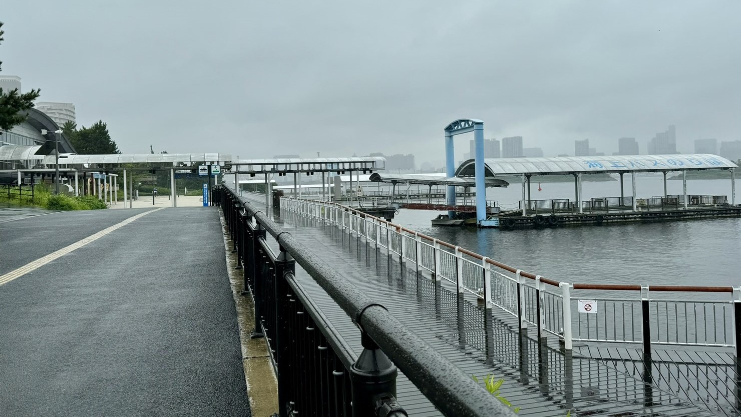 お台場海浜公園の海上バス乗り場