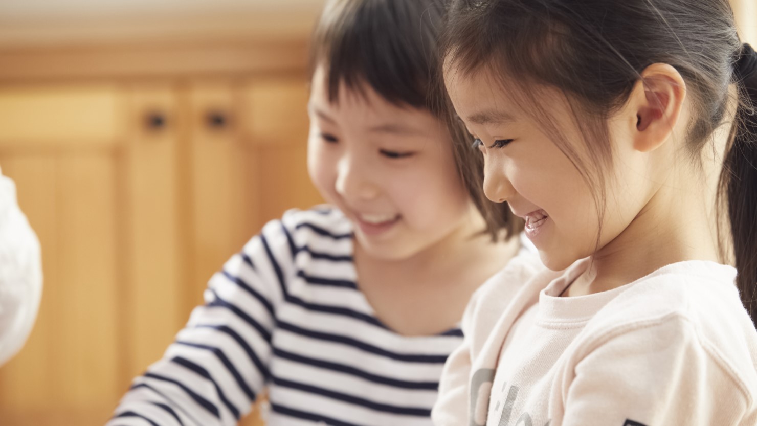 保育施設で遊ぶ子どものイメージ