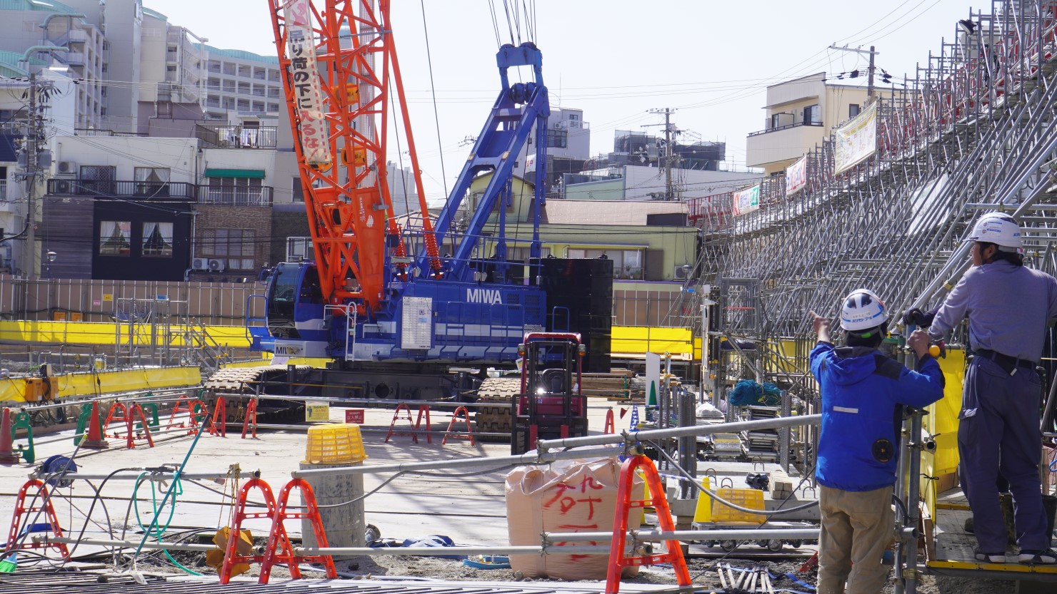 工事の方のご厚意で建設中の様子を見せていただきました