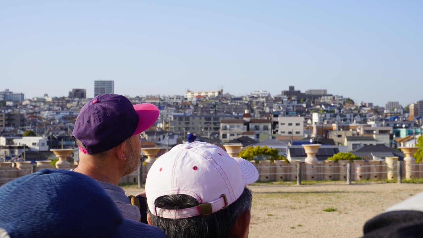 頂上からは海と町並みの両方を眺めることができます