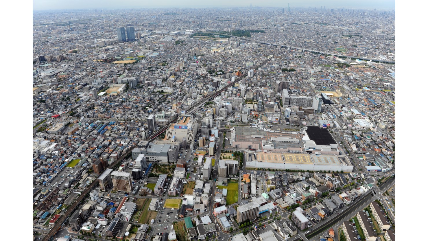 近鉄八尾駅周辺を中心に見た八尾の様子