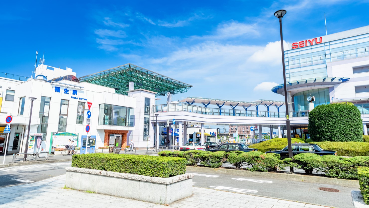 青梅線福生駅前