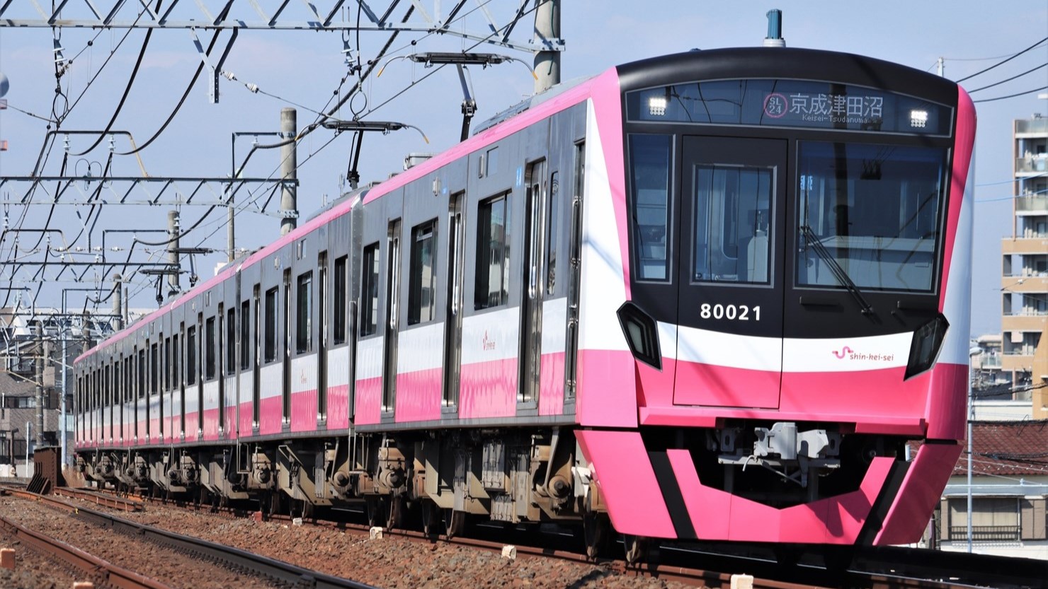 ジェントルピンクを基調とした新京成線の車両