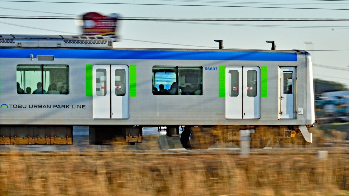 フューチャーブルーとライトグリーンがテーマカラーの車両