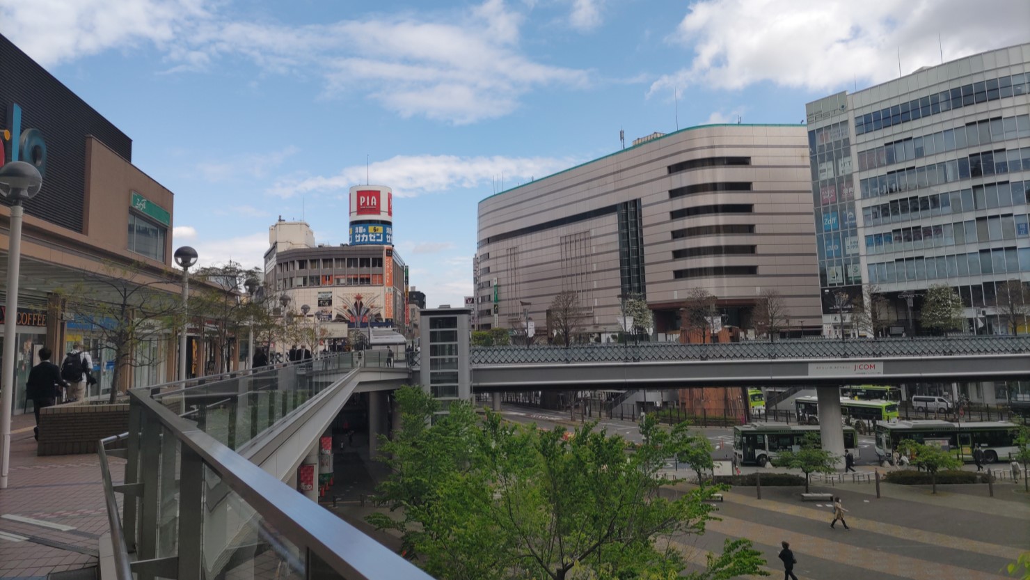 川口駅東口からのペデストリアンデッキ