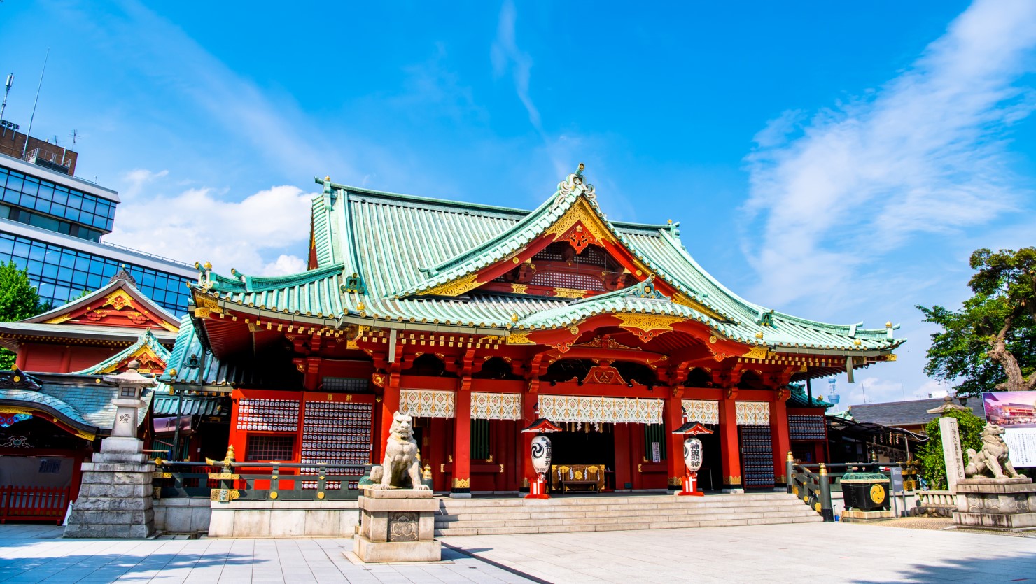 神田明神は歴史ある神社で、神田を代表する観光スポット